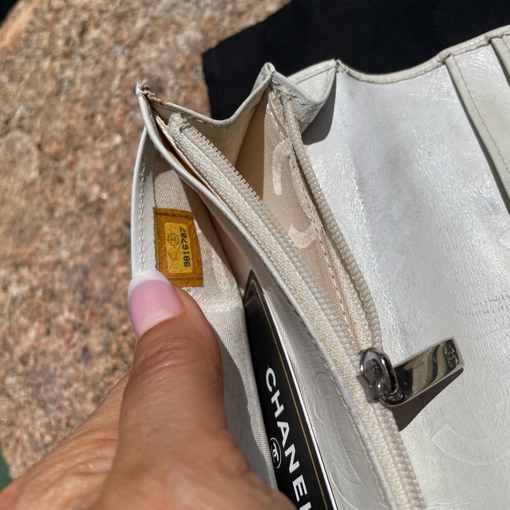 Chanel Wallet - Picture 5 of 9
